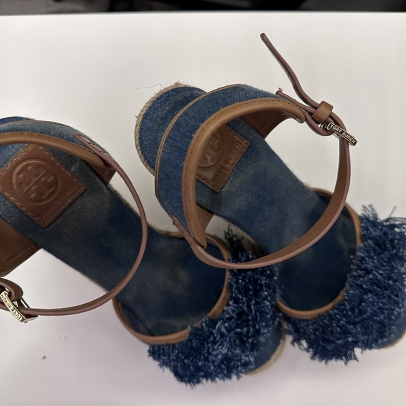 Shoes - Picture 2 of 5